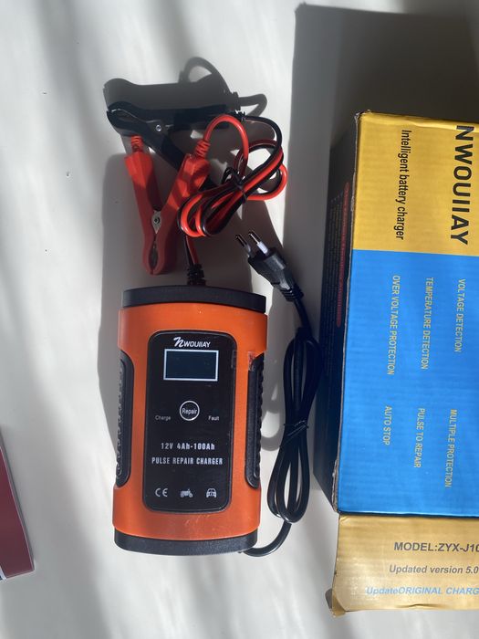 Redresor automat pentru baterii auto