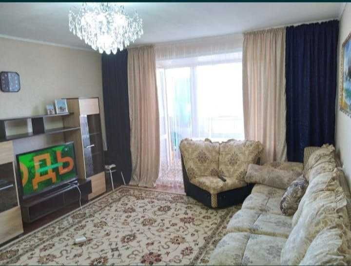 продается 3 комнатная  квартира в центре города 1985г кирпич