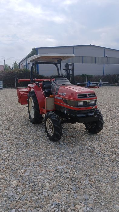 Tractor Mitsubishi cu inversor 750 ore funcționare