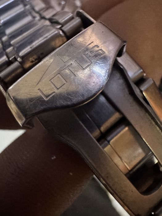 Ceas Lotus impecabil