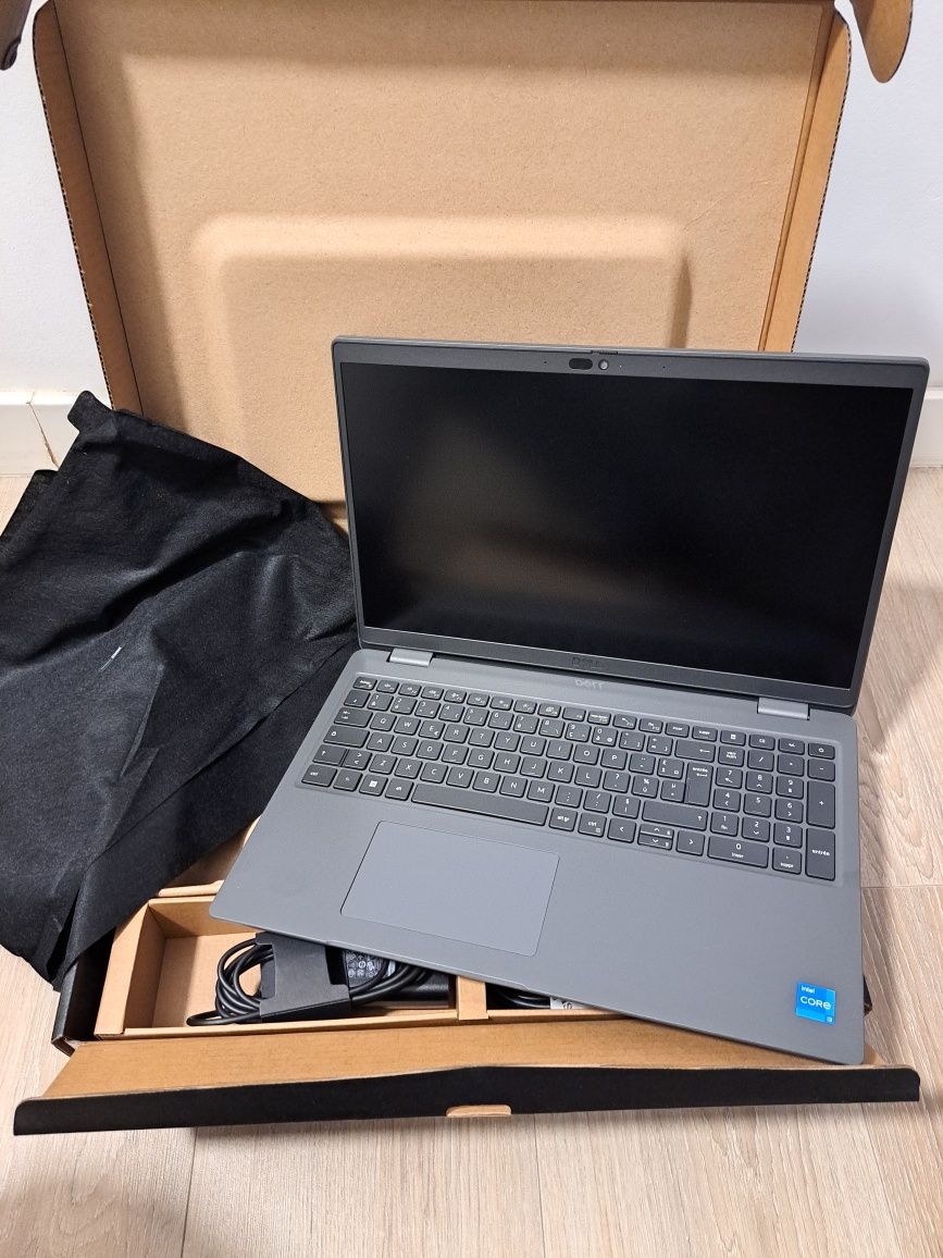 NOU! Dell Latitude 3540, 15.6", i3 gen 13, 8/16Gb, 256/512Ssd