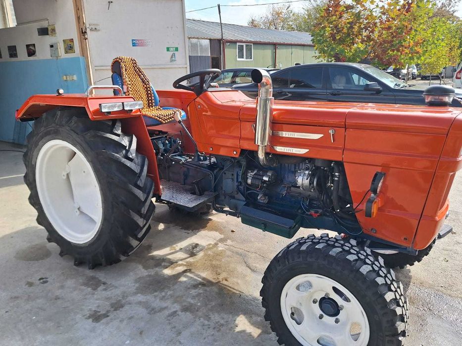Vând tractor FIAT impecabil