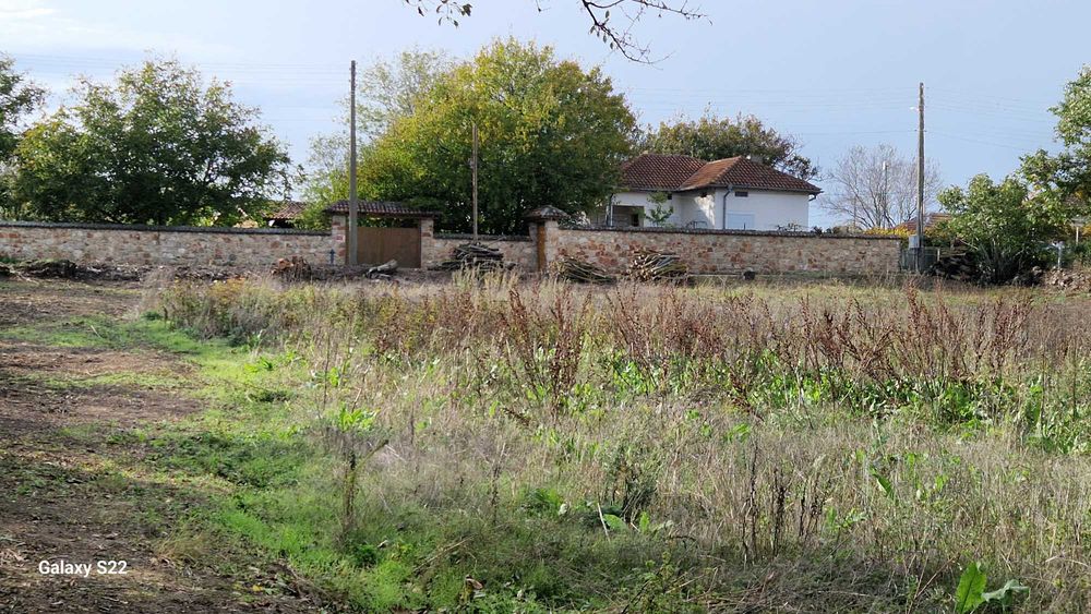 Продавам дворно място в с.Езерец, област Добрич