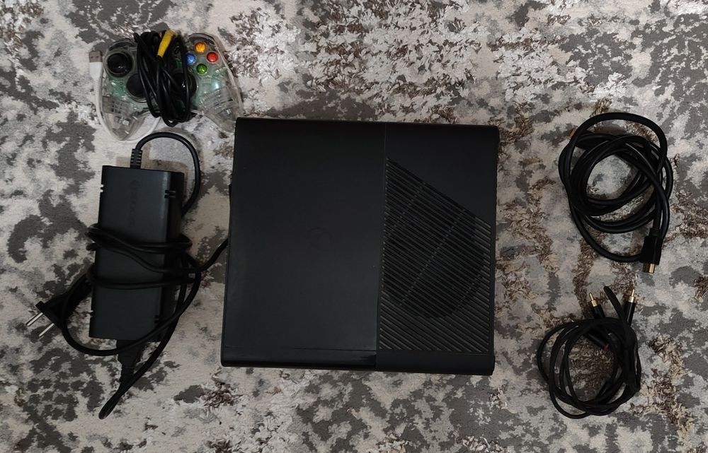 Продаётся XBOX 360 год выпуска 2015