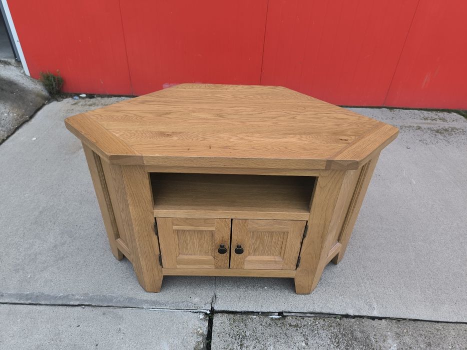 ТВ шкаф от масивен дъб