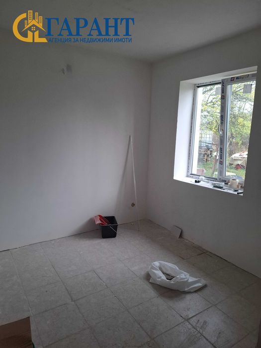 Недвижими имоти "Гарант", продава къща в с.  Кошарите, община Радомир.