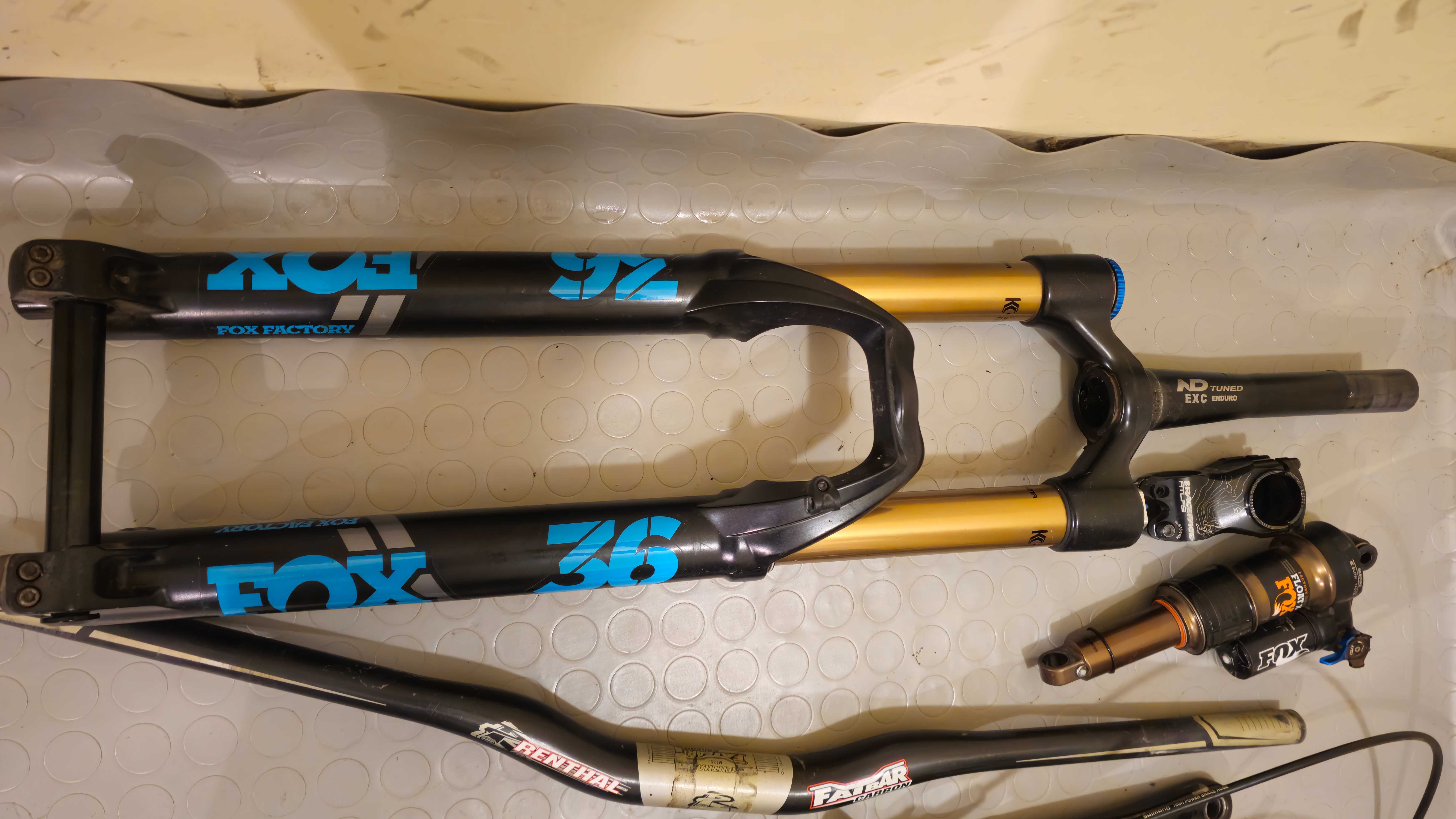 Hope Pro 4, Fox 36, Fox Float X, Race Face, Shimano XTR