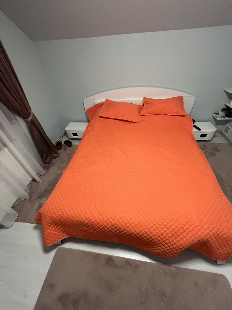 Cuvertura de pat cu 2 perne