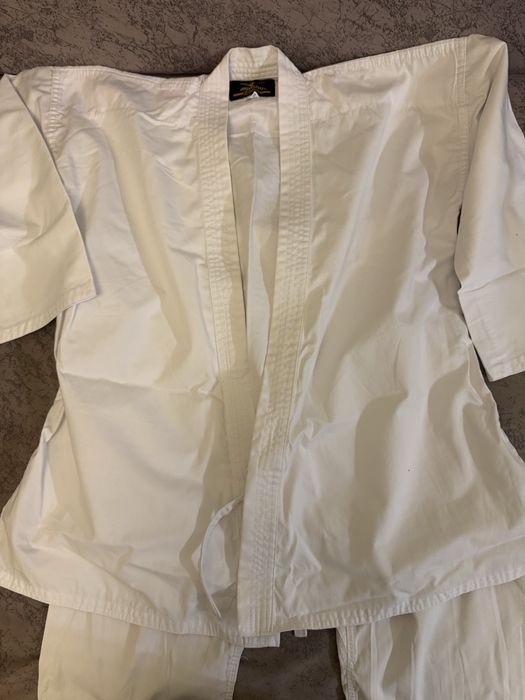 Продам кимоно на рост 160 см