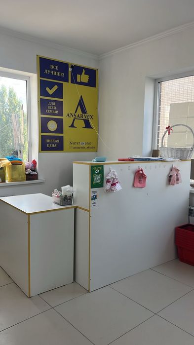 Продам ресепшн с тумбочкой в хорошем состоянии