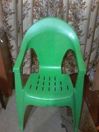 Кресло  пластмассовое