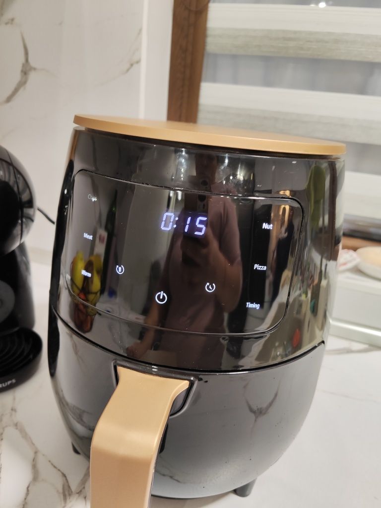 Уред за готвене с горещ въздух(AIR FRYER)