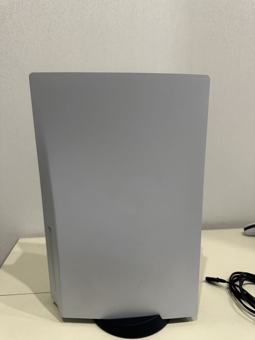 Playstation 5 в отличном состоянии с играми