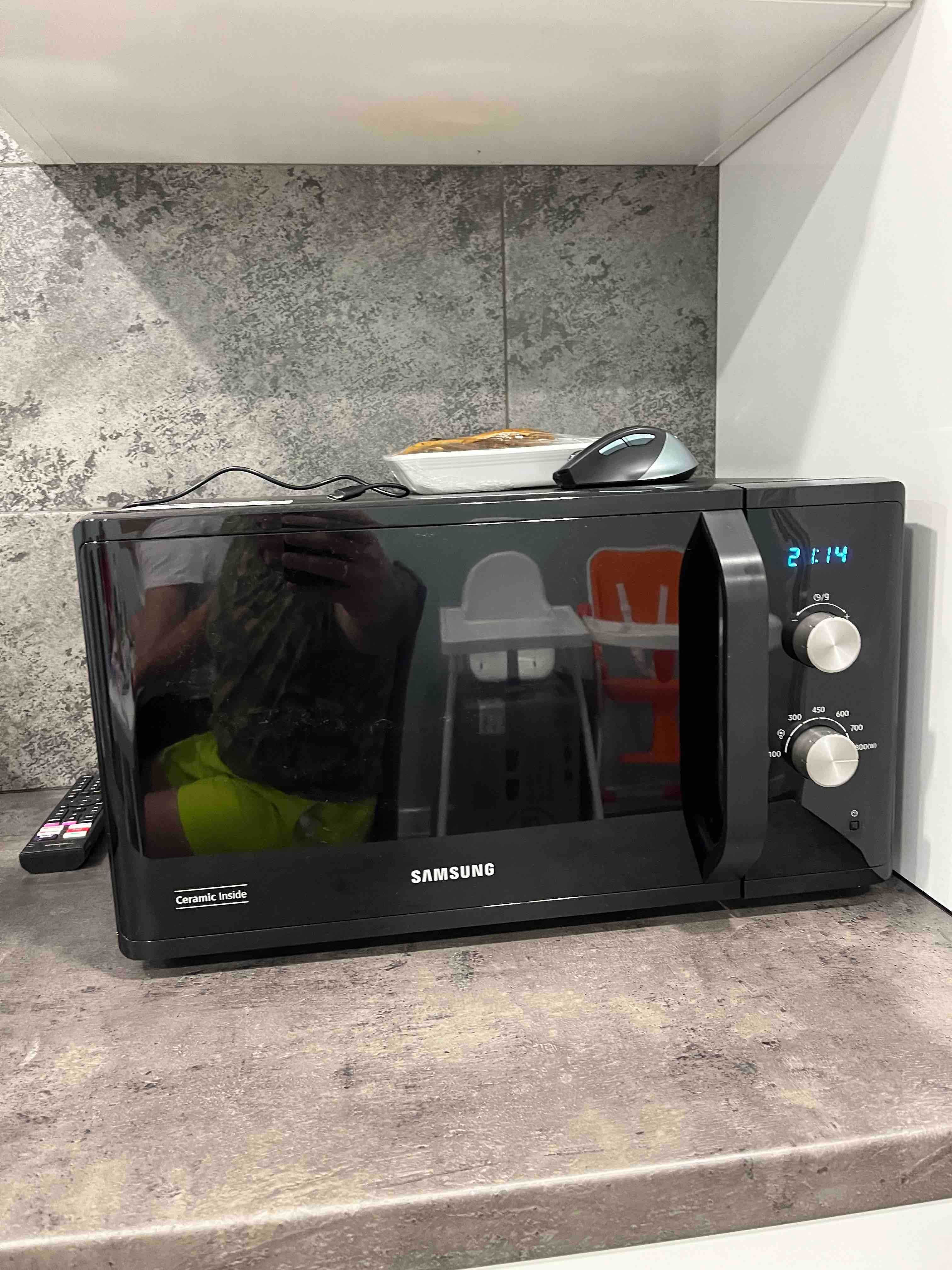 Микроволновая печь Samsung (23L)  Ceramic Inside Model: MS23K3614AK/UZ