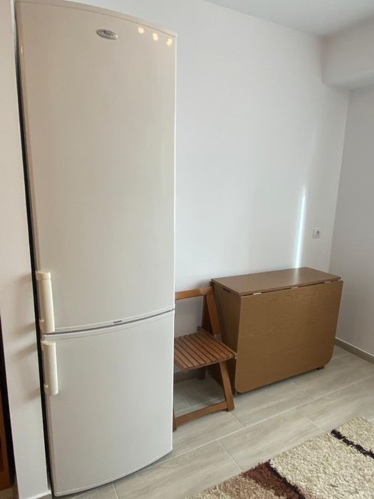 Inchiriez 2 camere Fiald