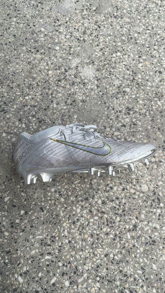 Футболни бутонки Nike Mercurial