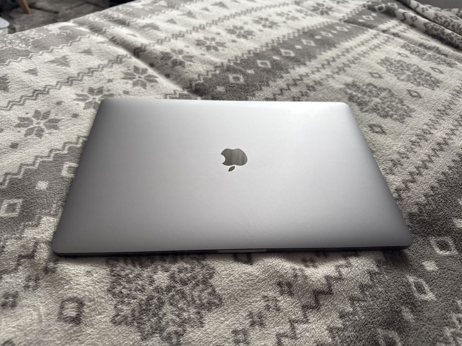 Laptop Apple MacbookPro 15 din 2017 Touch Bar i7 16 gb