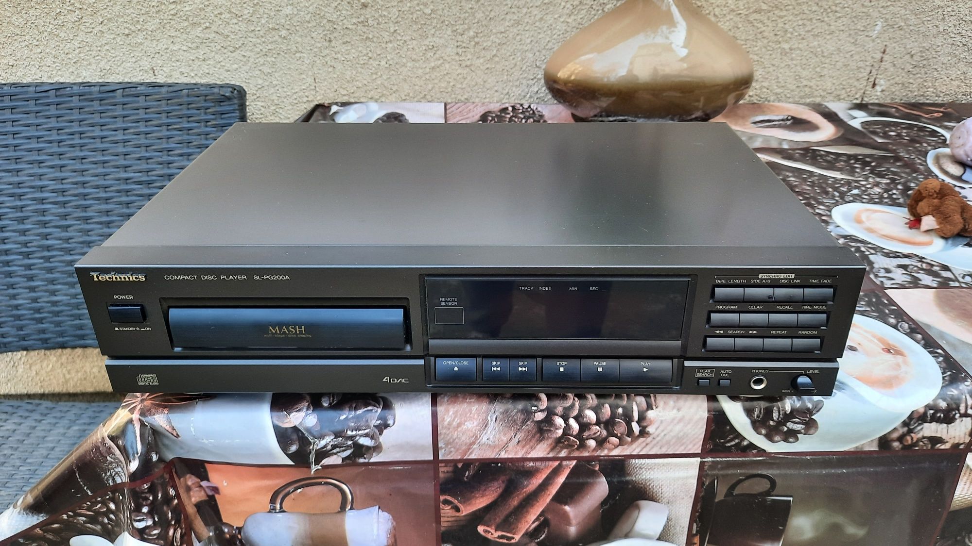 Technics Compact disc player model sl pg200a