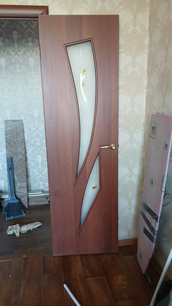 Продаётся дверь деревянный