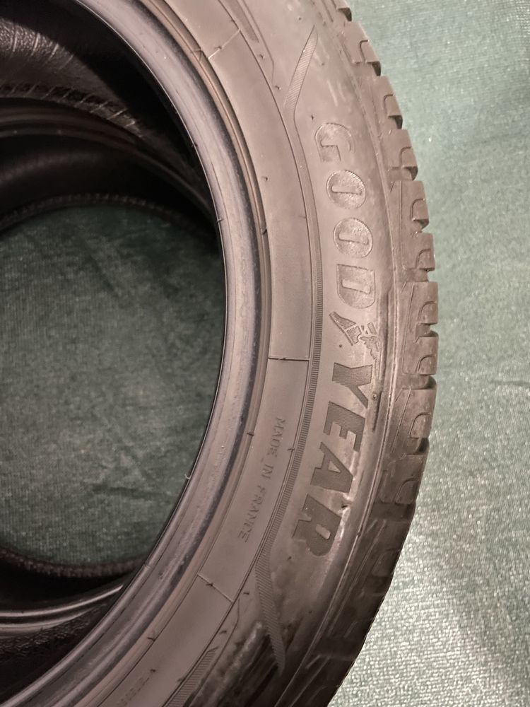 215/55 R17 98V XL - Goodyear UltraGrip Performance M+S Oferta