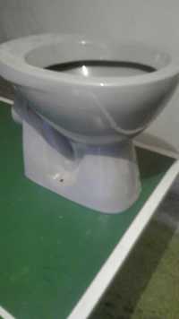Тоалетна чиния в сиво