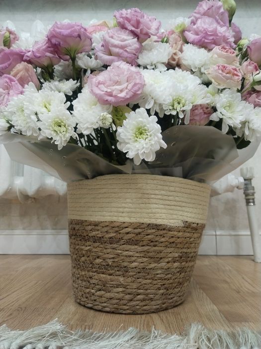 Шикарный богатый Букет цветы в корзине  Роза