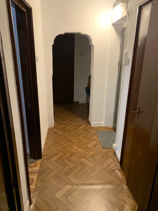 Inchiriez apartament 3 camere zona Craiovei