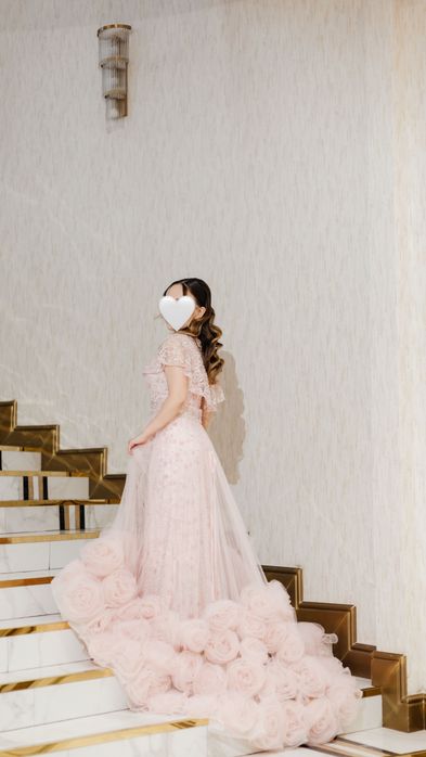 Продаётся изысканное вечернее платье нежно-пудрового оттенка