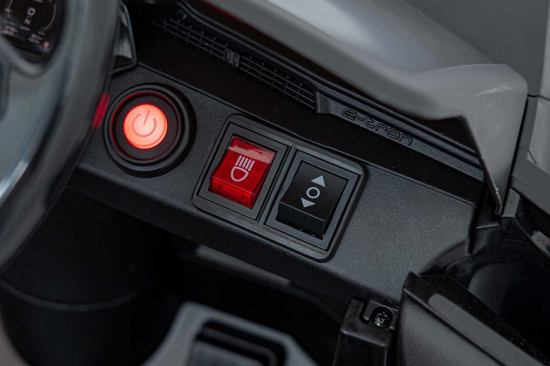 Masinuta electrica pentru copii  Audi SQ8 12V Autokids  (2168) Negru