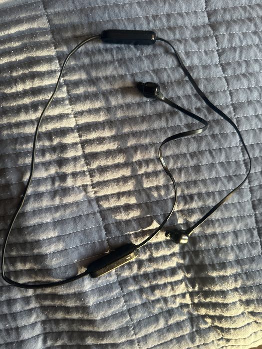 Продам безпроводные наушники