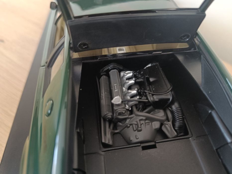 Lotus Esprit, Autoart 1:18