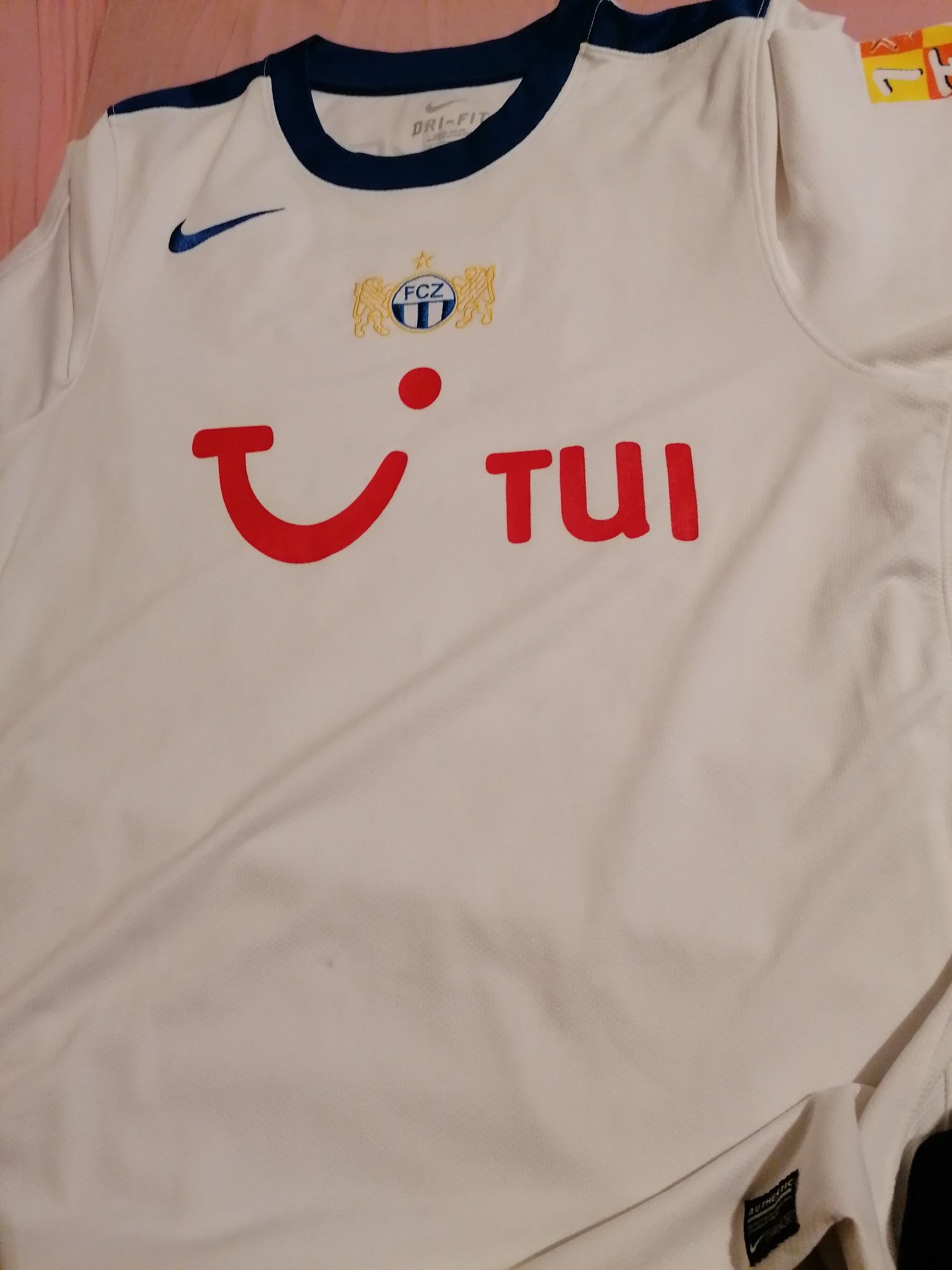 Tricou original cu semnăturile echipei FC Zurich