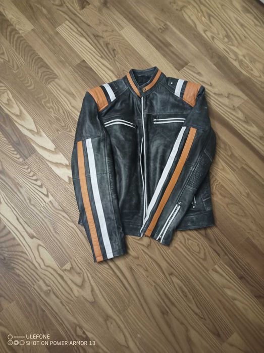 Продавам кожено яке.