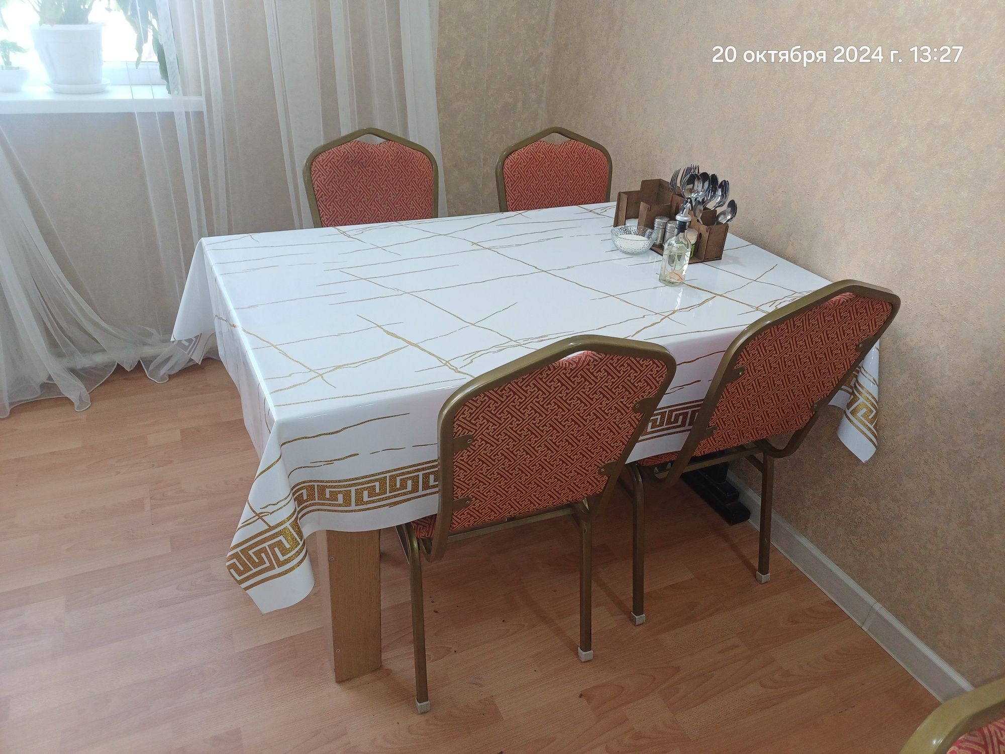 Срочно продам столы, стулья с функционирующего кафе!