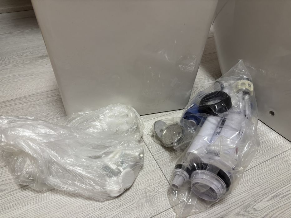 Vas wc ceramica alba + rezervor+ capac soft-close. NOU!