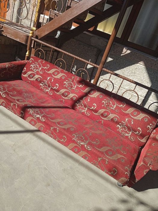 Divan va Krovat birgalikda sotiladi