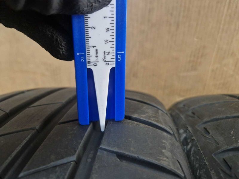 2 Bridgestone R17 215/50
летни гуми
DOT1520