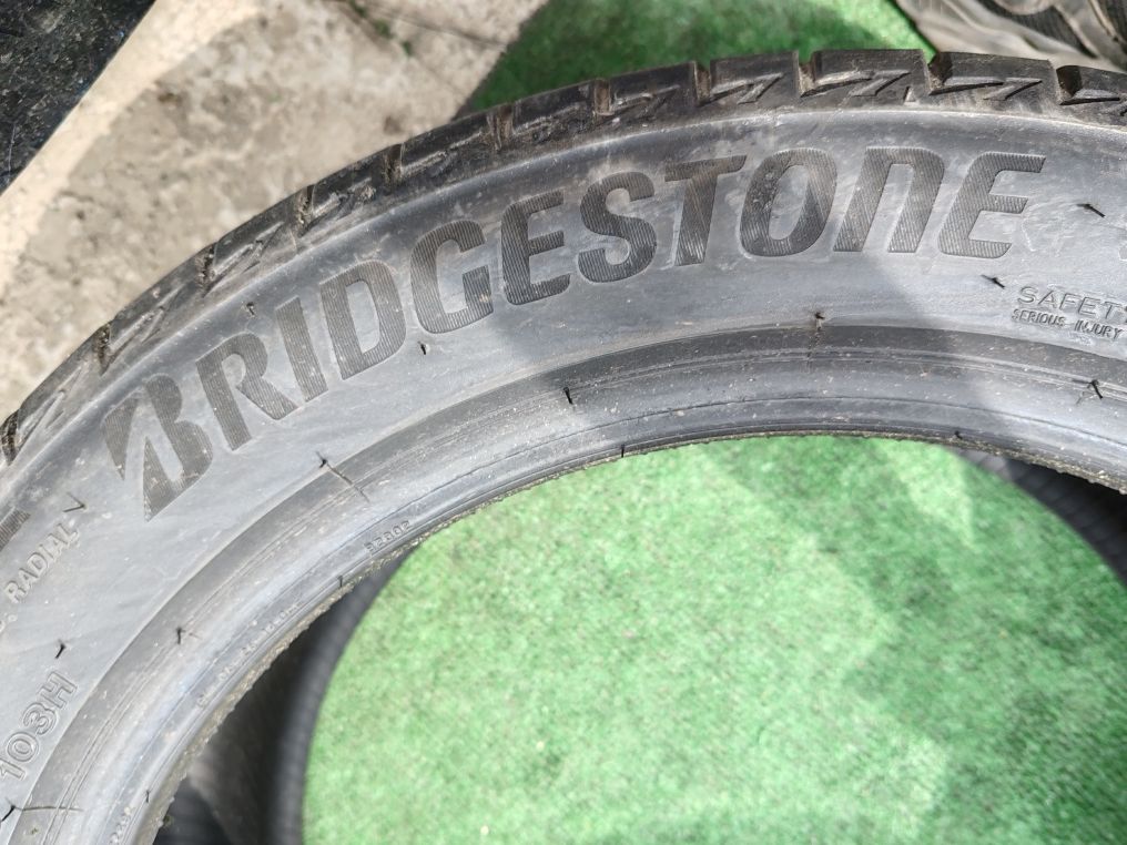 255 45 18 vara Bridgestone