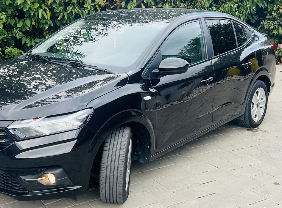 Logan 2022  35 000 km