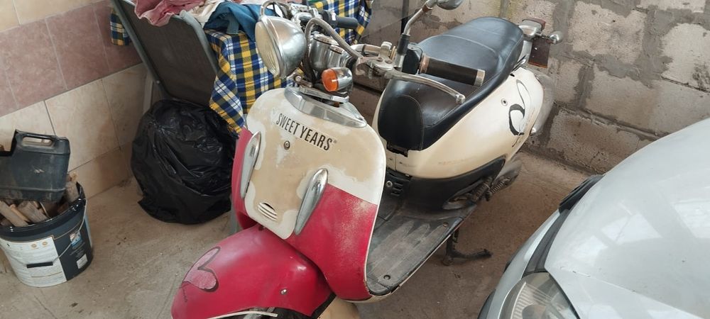 Vând scuter piaggio vespa