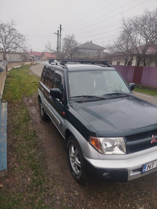 Vând Mitsubishi pajero pinin