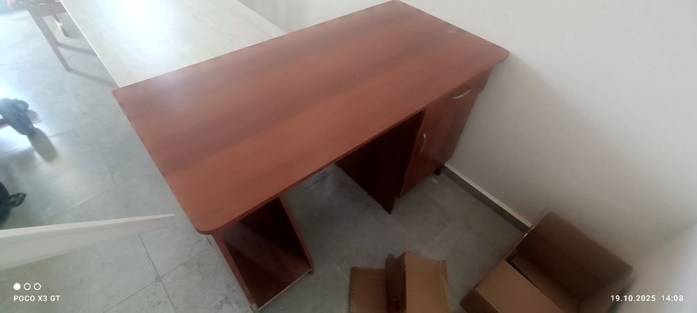 Kampyuter stoli va qoshimcha stol sotiladi