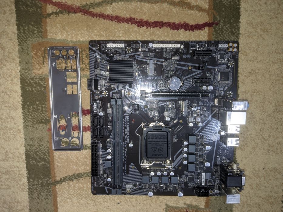 Продаю материнскую плату Gigabyte B560M