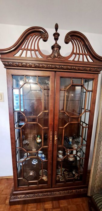 Mobilier clasic din mahon/nuc, masiv, sculptat manual