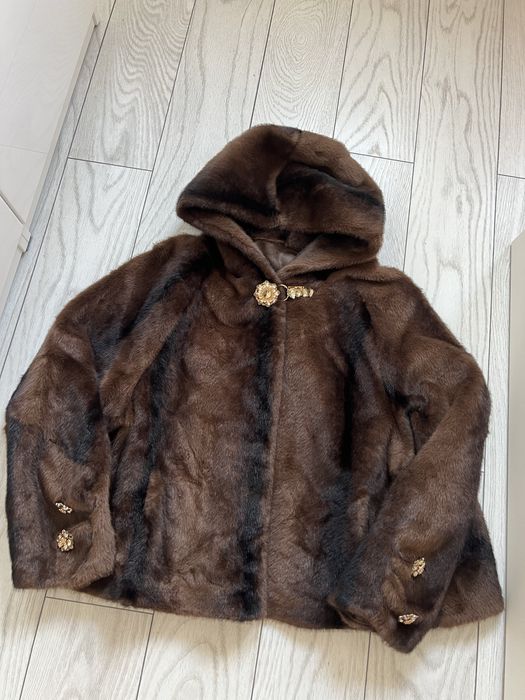 Haina blana cu aspect natural