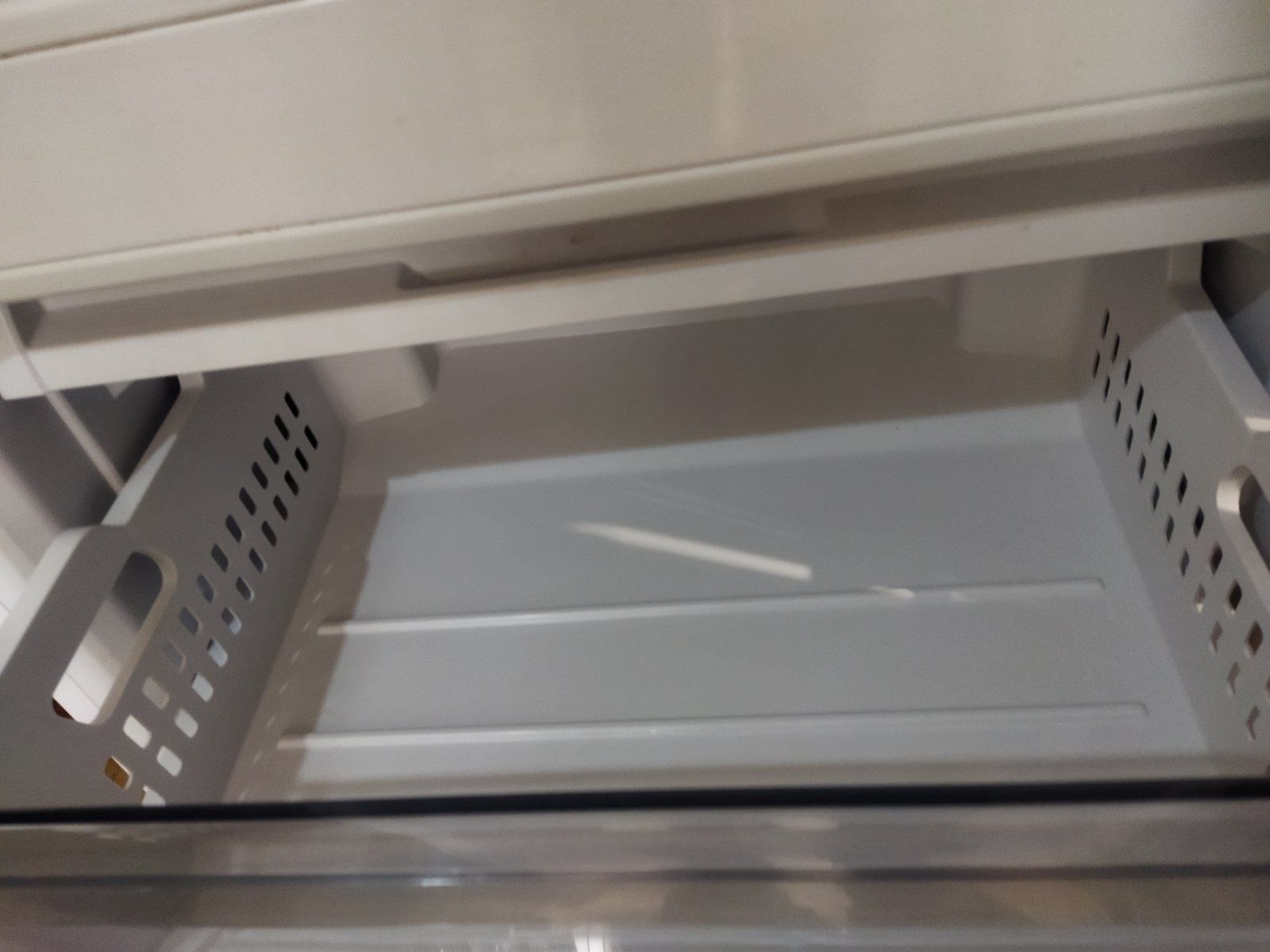 Продавам Хладилник Beko