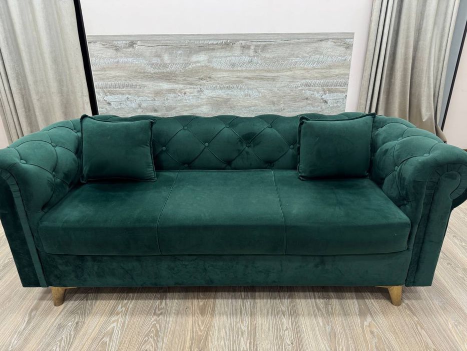 Диван и пуфик . б/у . В отличном состоянии