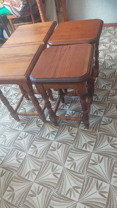 Стулья и стол в хорошем состоянии