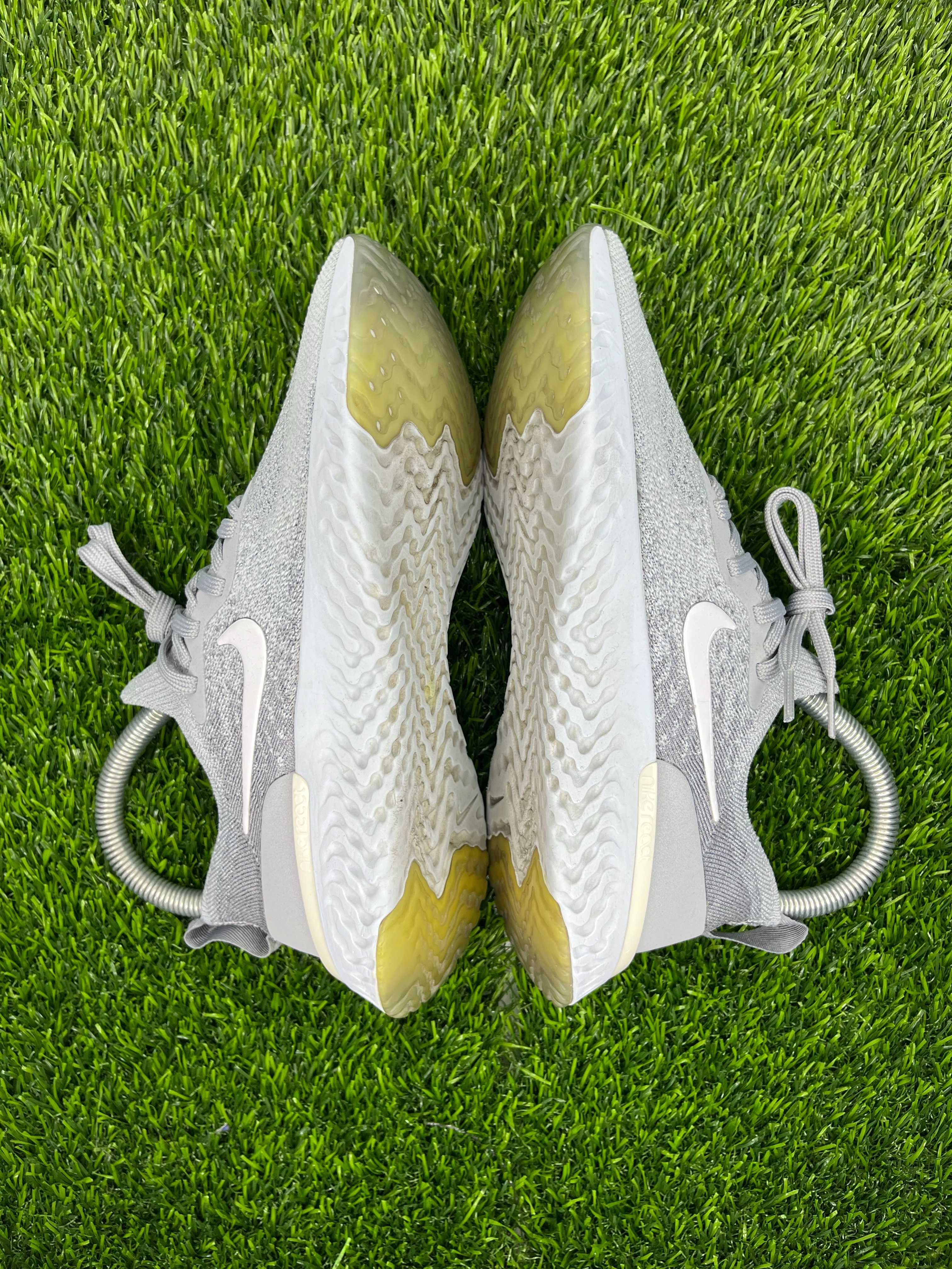 Nike Epic React Flyknit Дамски Маратонки