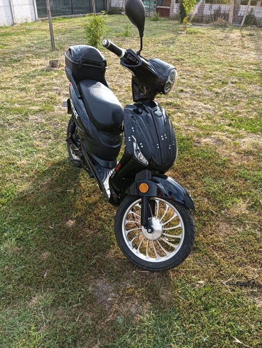 Vând scuter rdb.